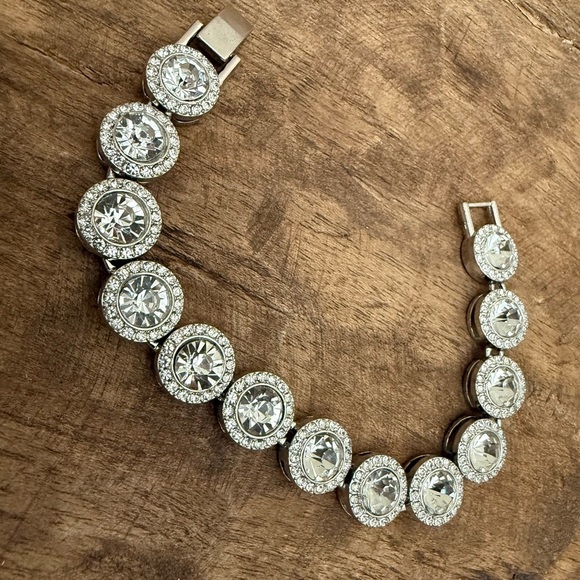 Jewelry - Rhinestone Silver Toned Halo Link Bracelet